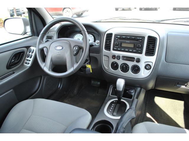 2005 Ford Escape ESi