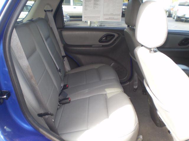 2005 Ford Escape ESi