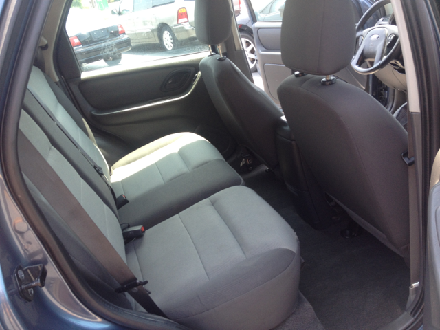 2005 Ford Escape XLS