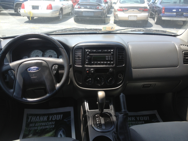 2005 Ford Escape XLS