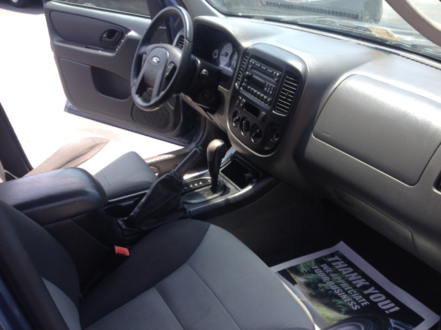 2005 Ford Escape XLS