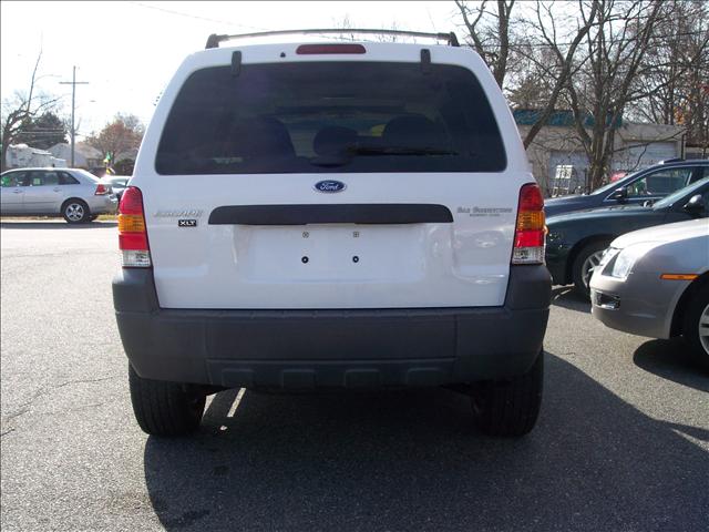 2005 Ford Escape ESi