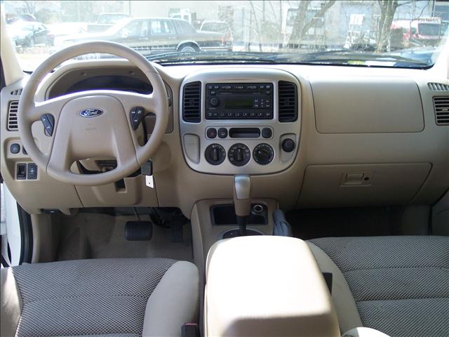 2005 Ford Escape ESi