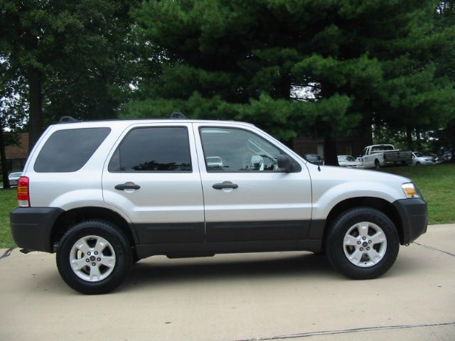 2005 Ford Escape ESi