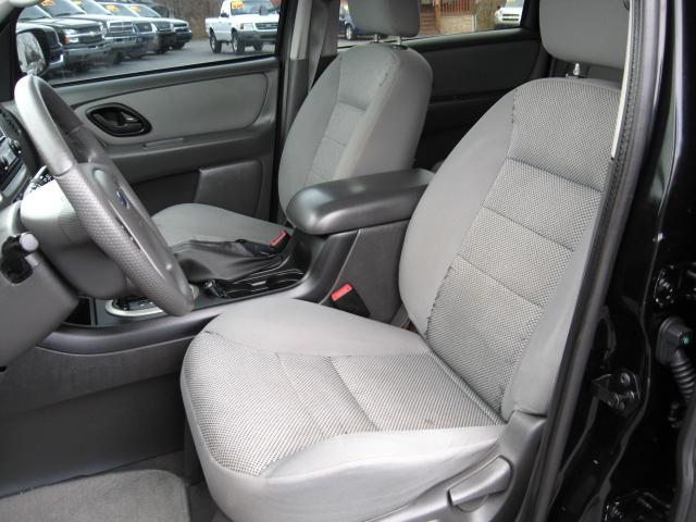 2005 Ford Escape ESi