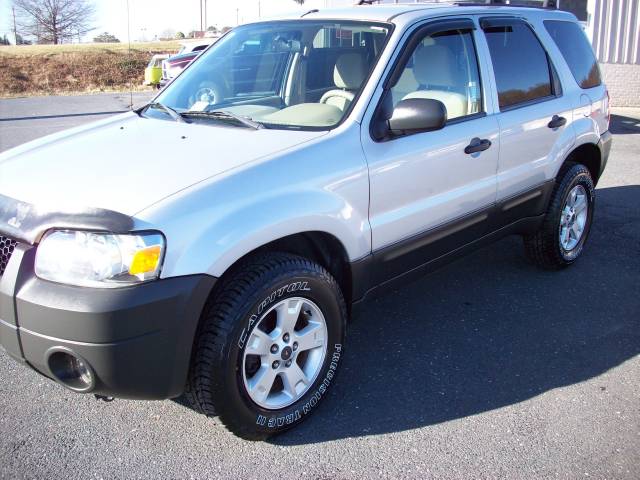 2005 Ford Escape ESi