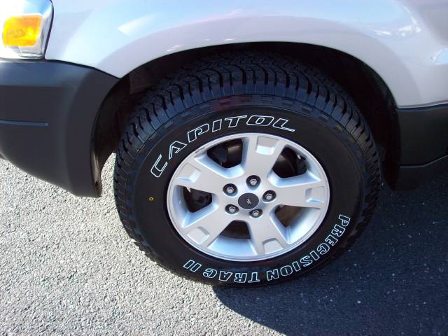 2005 Ford Escape ESi