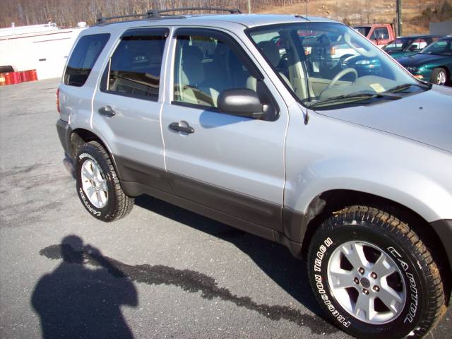 2005 Ford Escape ESi