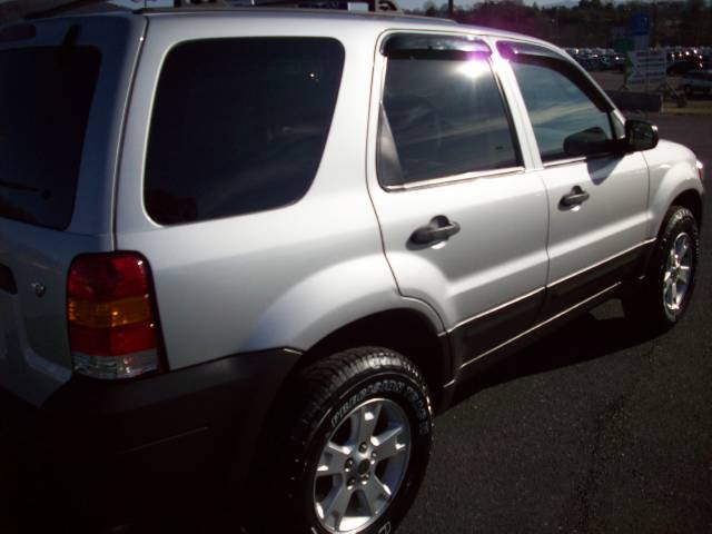 2005 Ford Escape ESi