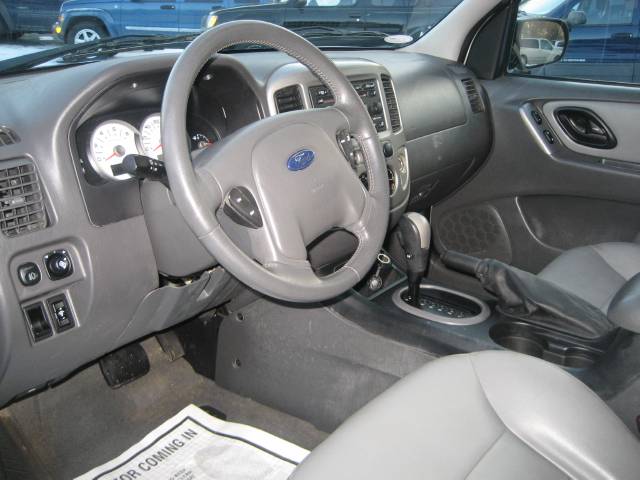 2005 Ford Escape ESi