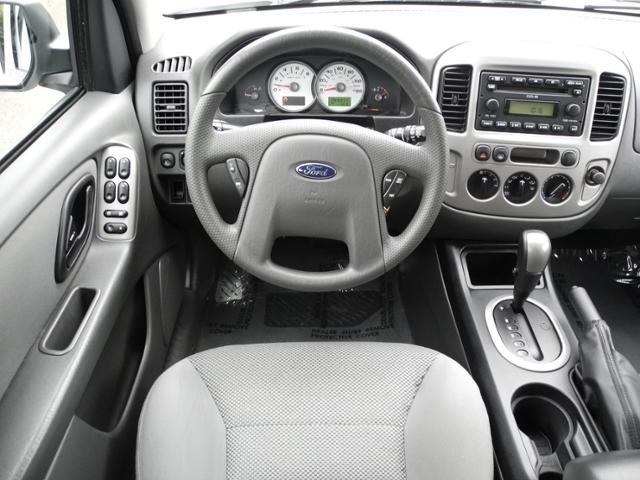 2005 Ford Escape ESi