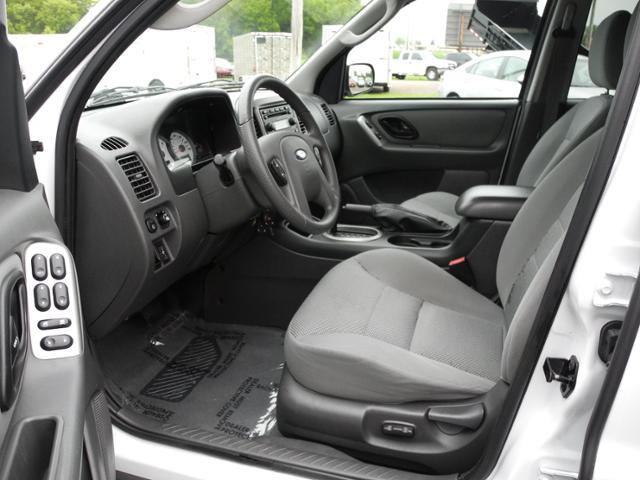 2005 Ford Escape ESi