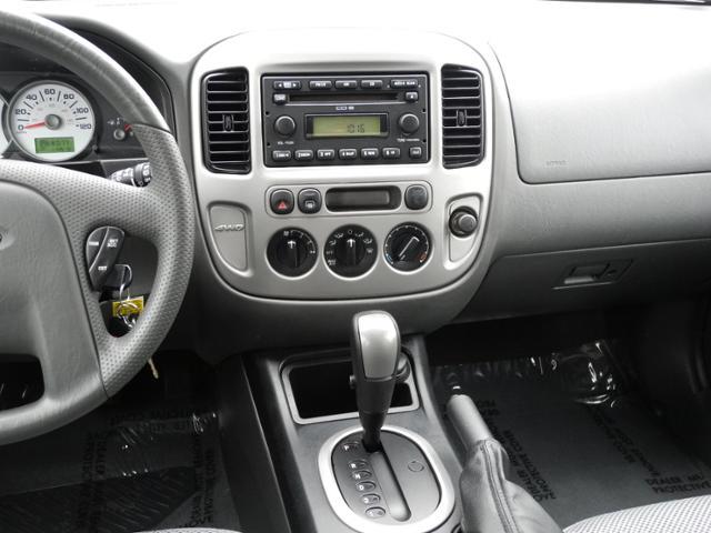 2005 Ford Escape ESi