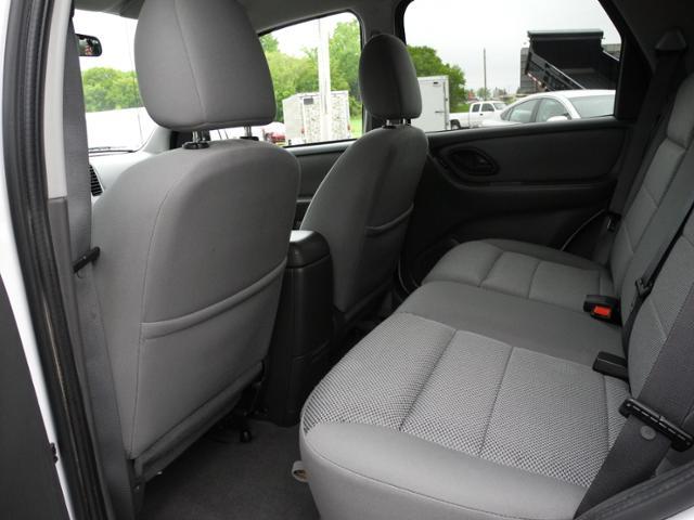 2005 Ford Escape ESi