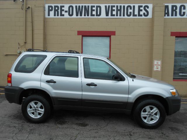 2005 Ford Escape XLS