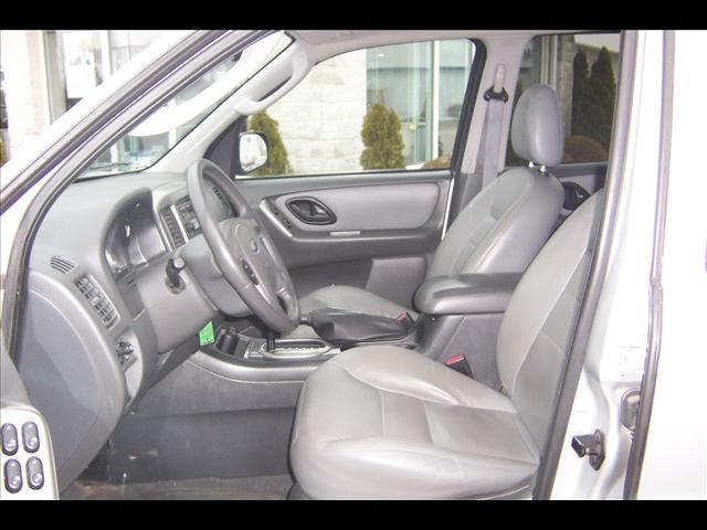 2005 Ford Escape ESi