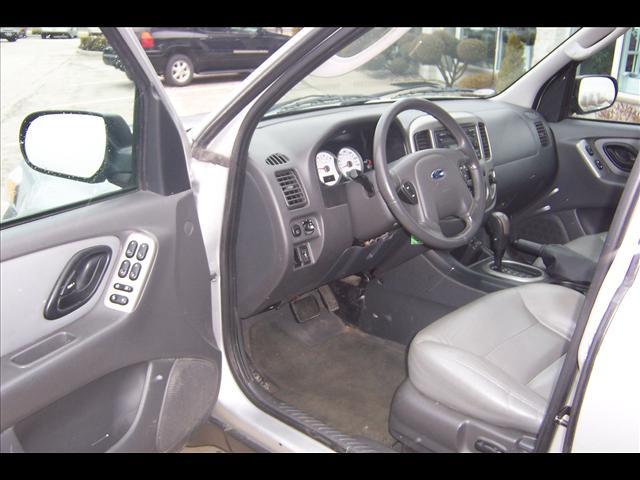 2005 Ford Escape ESi