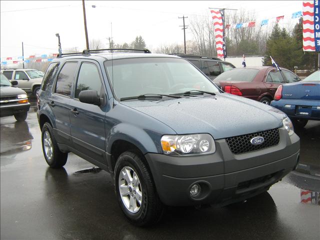 2005 Ford Escape ESi