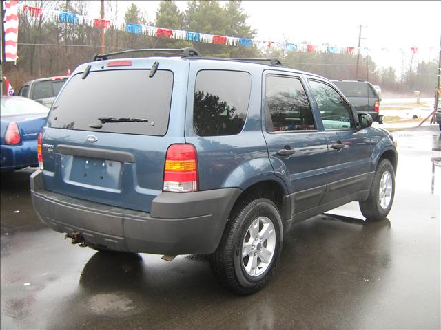 2005 Ford Escape ESi