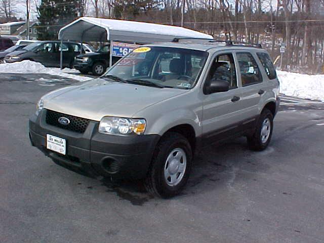 2005 Ford Escape XLS