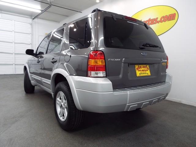 2005 Ford Escape ESi