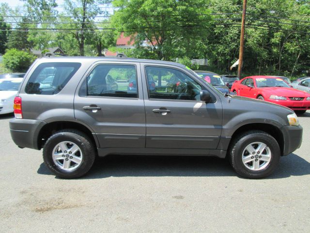 2005 Ford Escape Reg Cab 159.5 WB C5B