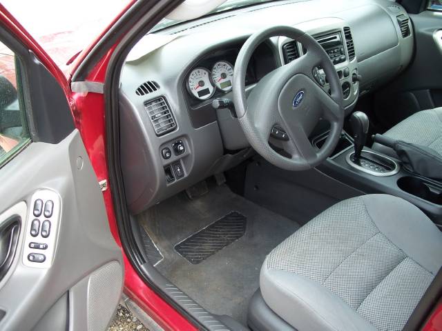 2005 Ford Escape ESi