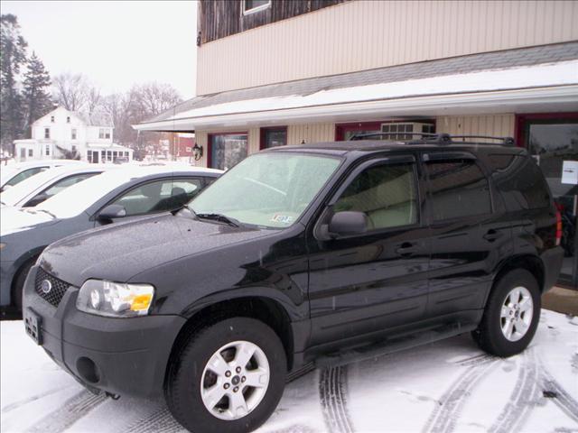 2005 Ford Escape ESi