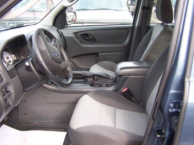 2005 Ford Escape XLS