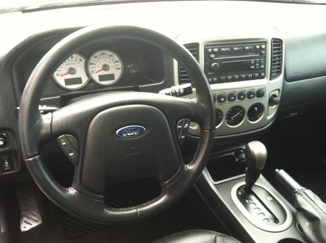 2005 Ford Escape Super