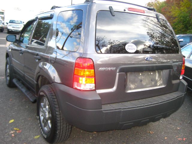 2005 Ford Escape Reg Cab 159.5 WB C5B