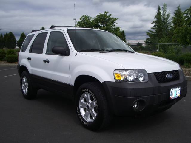 2005 Ford Escape ESi