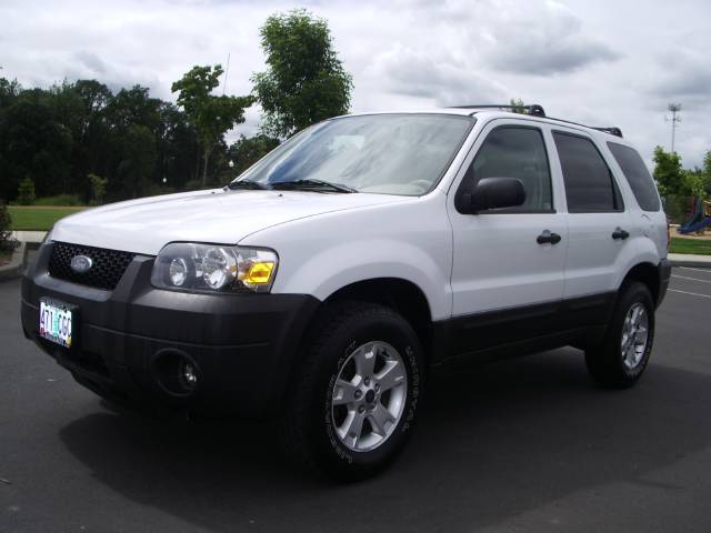 2005 Ford Escape ESi