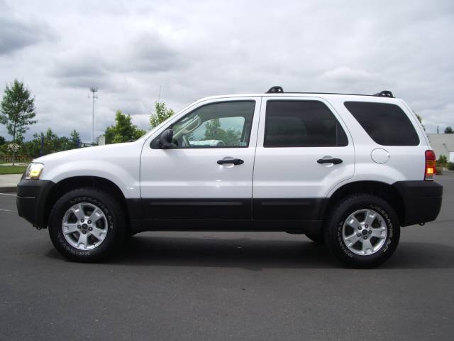 2005 Ford Escape ESi