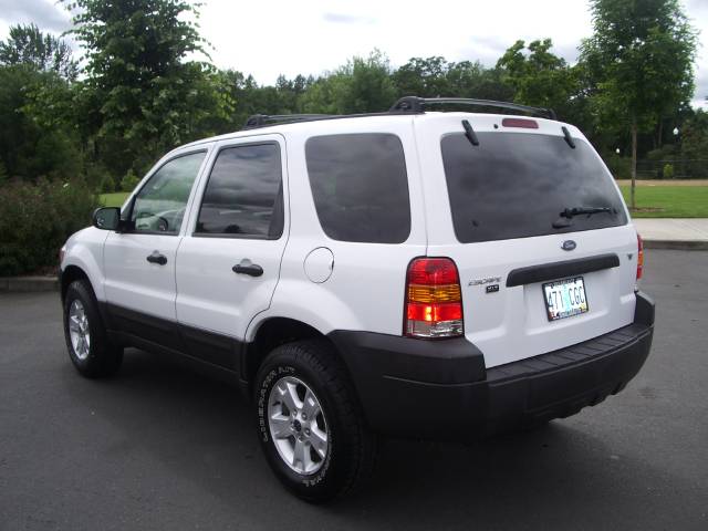 2005 Ford Escape ESi