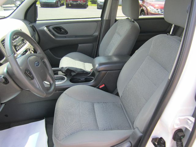 2005 Ford Escape SL 4x4 Regular Cab