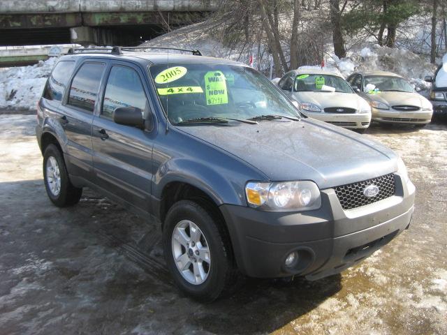 2005 Ford Escape ESi