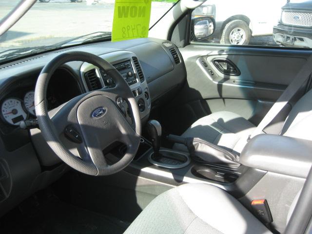 2005 Ford Escape ESi