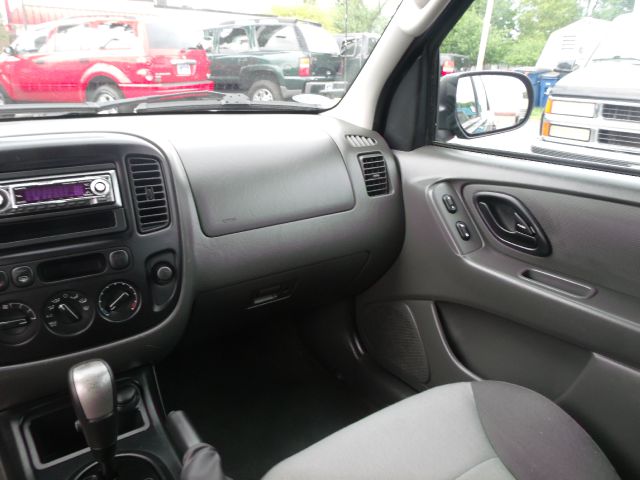 2005 Ford Escape Reg Cab 159.5 WB C5B