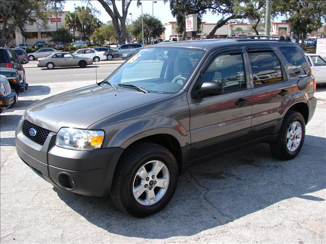 2005 Ford Escape ESi