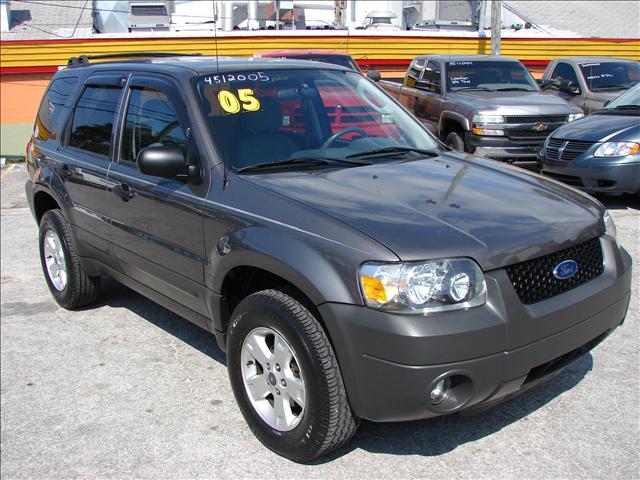 2005 Ford Escape ESi