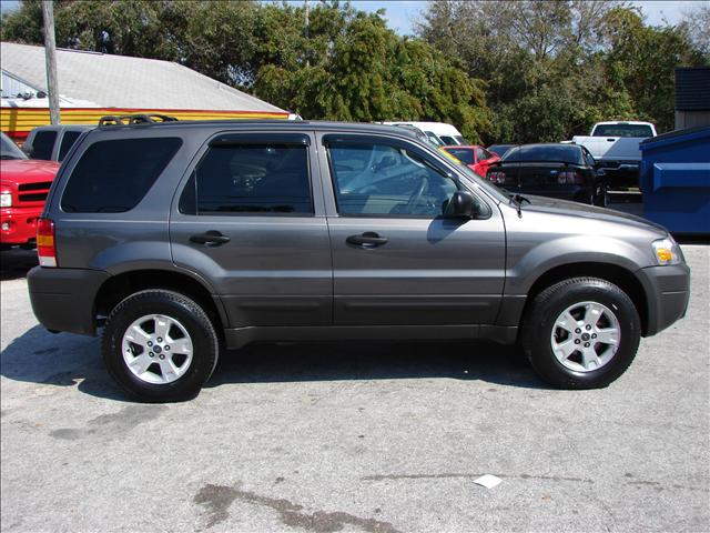 2005 Ford Escape ESi