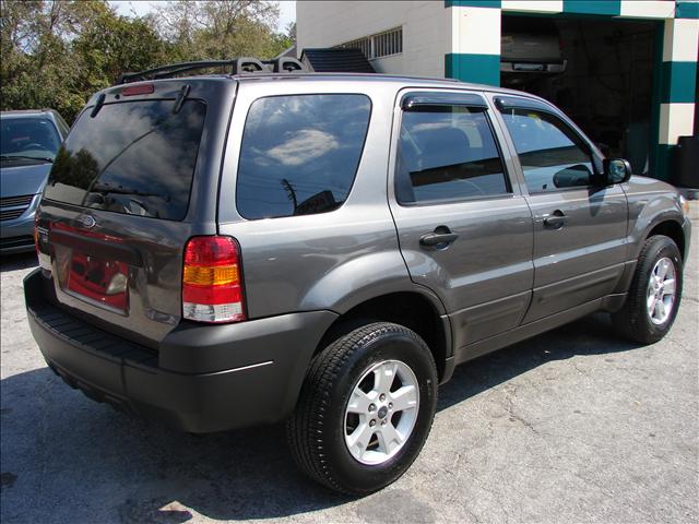 2005 Ford Escape ESi