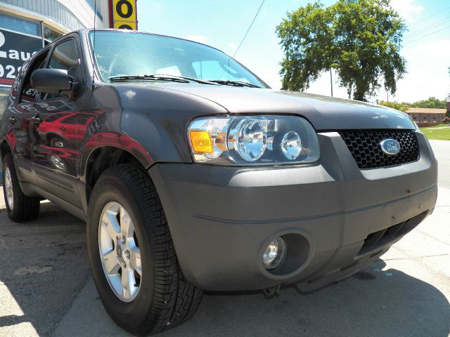 2005 Ford Escape 15