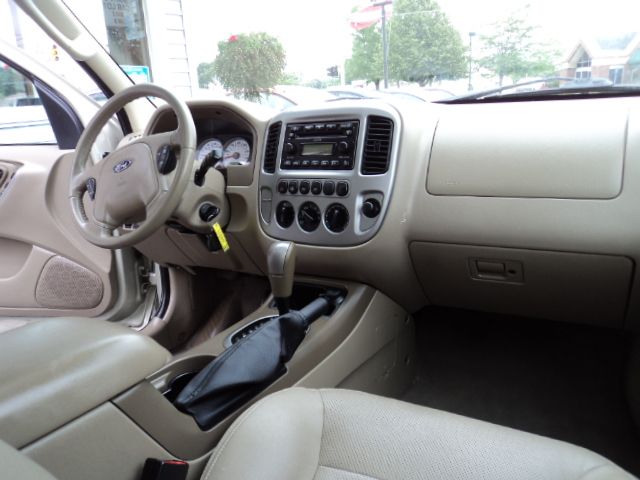 2005 Ford Escape Super