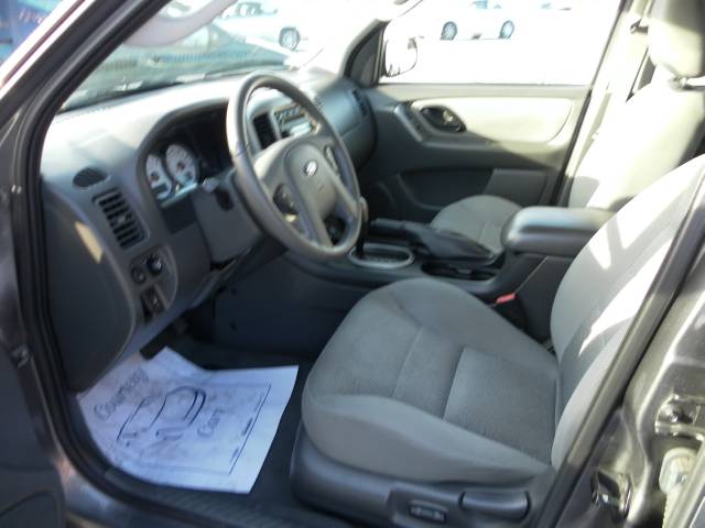 2005 Ford Escape ESi