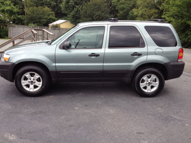 2006 Ford Escape 4dr Sdn 2.4L FWD