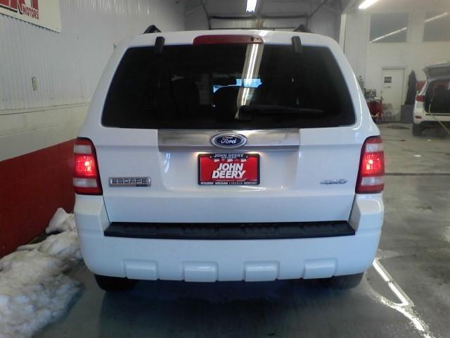 2008 Ford Escape Yaris Sedan