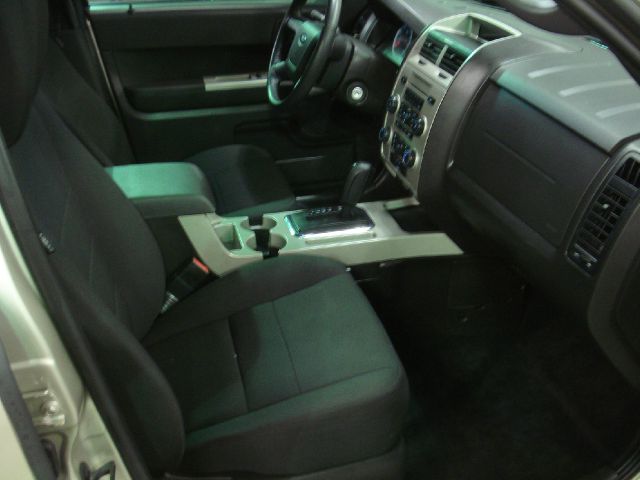 2010 Ford Escape 31 FOOT