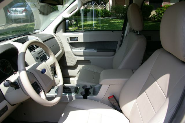 2010 Ford Escape 31 FOOT